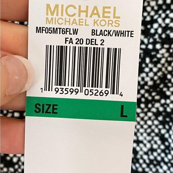 Michael Kors Black/White Off Shoulder w/Straps Woman’s Top - Picture 7 of 9